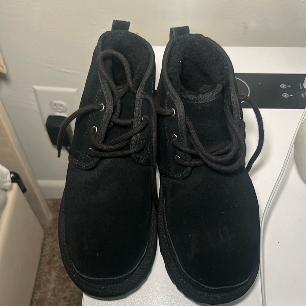 UGG neumel